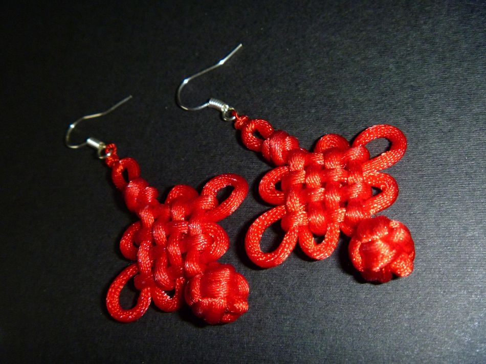 Nœud chinois boucle d'oreille