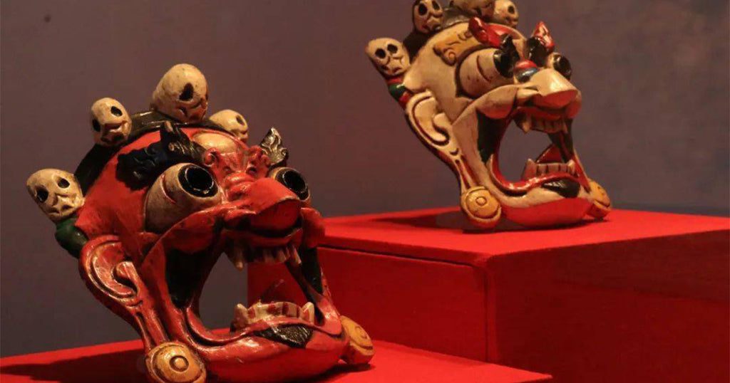 masques chinois en présentation