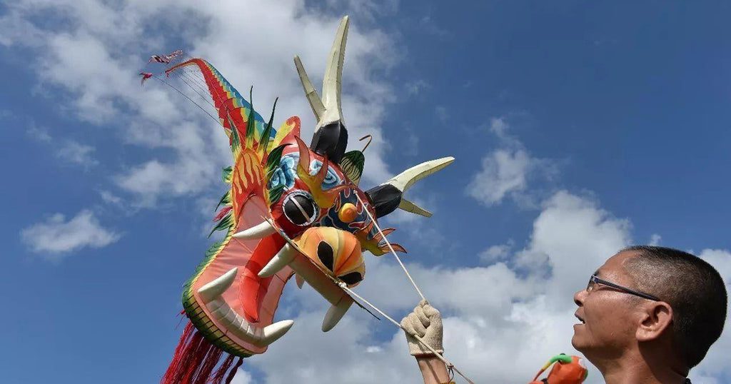 cerf-volant-dragon-en-vol